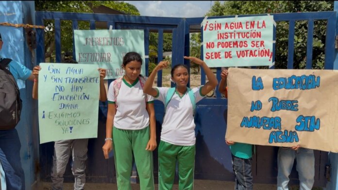 ninos-de-galeras-(sucre)-viven-un-drama-para-recibir-clases:-sin-agua-y-caminando-kilometros-para-ir-a-estudiar-porque-no-hay-transporte-escolar