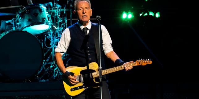 video-las-imagenes-requeridas-de-bruce-springsteen-contra-donald-trump-durante-un-concierto-en-washington