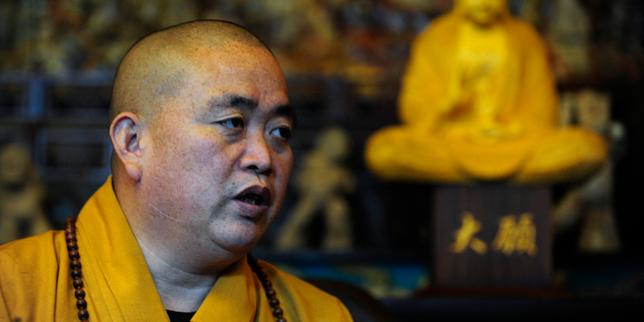 china:-el-antiguo-abad-del-monasterio-shaolin-condenado-a-vingt-quatre-y-a-prision-por-corrupcion