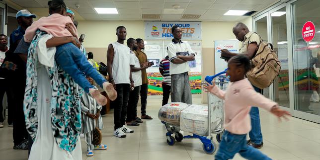 les-tensions-xenophobes-poussent-des-centaines-de-ghaneens-a-quitter-l’afrique-du-sud