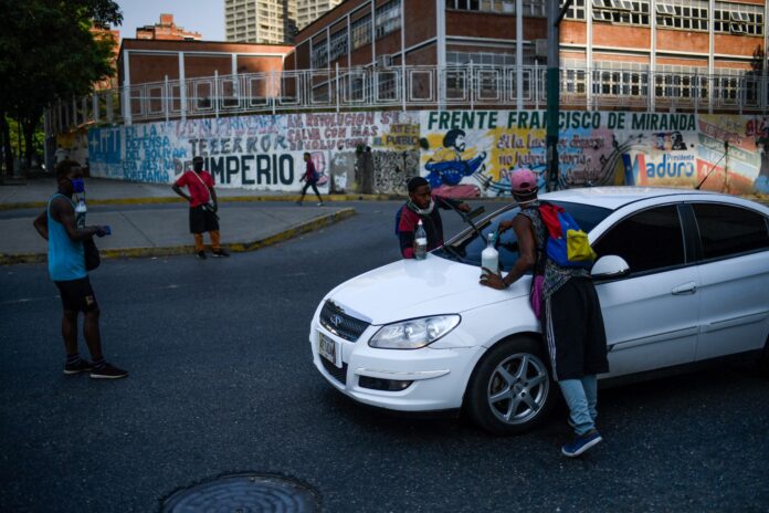 el-colapso-del-sistema-educativo-en-venezuela-deja-a-millas-de-jovenes-sin-estudios-ni-oportunidades