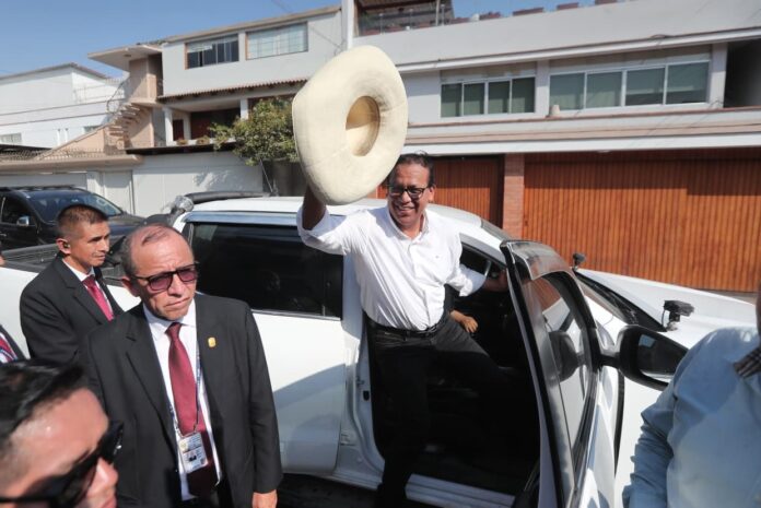 roberto-sanchez:-candidato-de-juntos-por-el-peru-se-movilizo-en-carro-de-detenido-por-transportar-droga