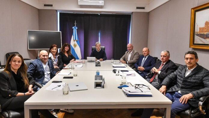 dolares-del-colchon:-nueve-cambios-que-proponen-los-contadores-para-blindar-a-quienes-ingresen-fondos-al-sistema