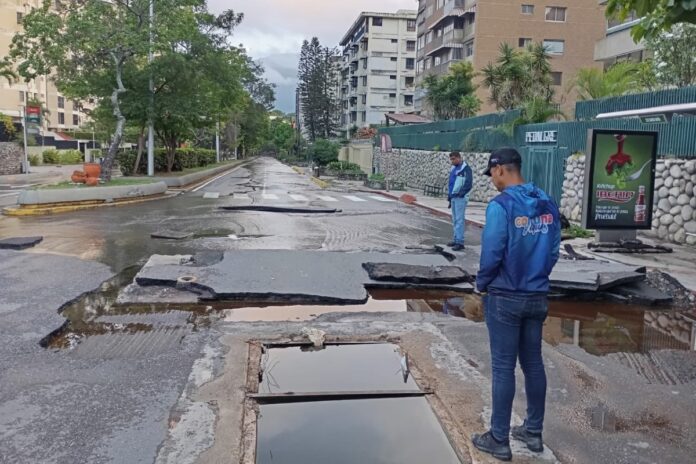 reportan-nueva-rotura-de-tuberia-matriz-en-el-cafetal-este-#30may:-algunos-sectores-quedaran-sin-suministro-de-agua