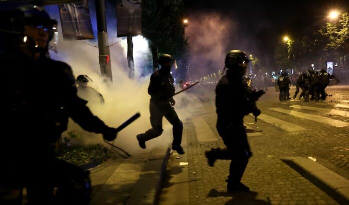 mas-de-330-detenidos-y-un-policia-herido-dejaron-disturbios-en-paris-tras-el-triunfo-del-psg-en-la-champions-league
