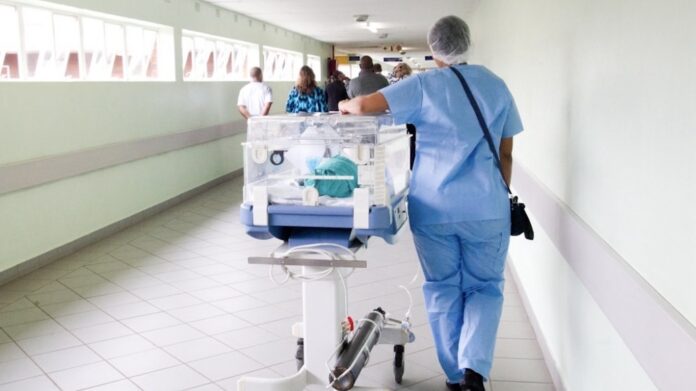 nena-de-12-anos-fue-al-hospital-por-malestares-estomacales-y-descubrio-que-estaba-embarazada