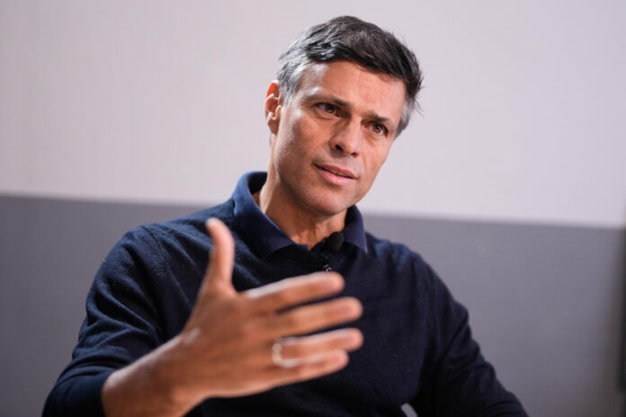 “es-la-historia-de-millones-de-venezolanos”:-leopoldo-lopez-condeno-instalacion-de-mision-chavista-en-su-casa