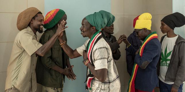 en-kenia,-los-rastafaris-reclaman-el-derecho-de-consumo-de-cannabis