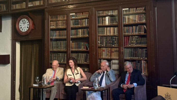 leopoldo-lopez-gil-presento-en-madrid-su-libro-la-vida-sigue,-la-lucha-continua