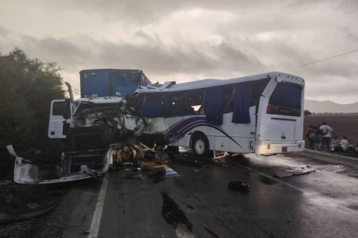 accidente-entre-autobus-y-gandola-de-carga-dejo-saldo-de-nueve-fallecidos-en-anzoategui