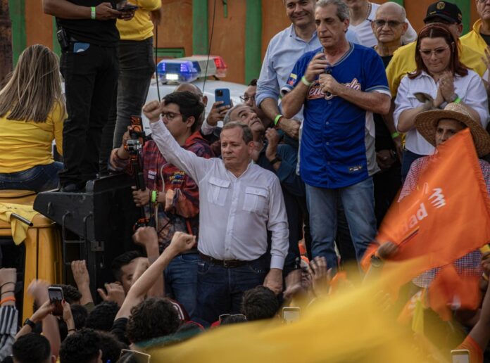 juan-pablo-guanipa-y-freddy-superlano-encabezaron-movilizacion-en-maracaibo-para-elecciones-presidenciales