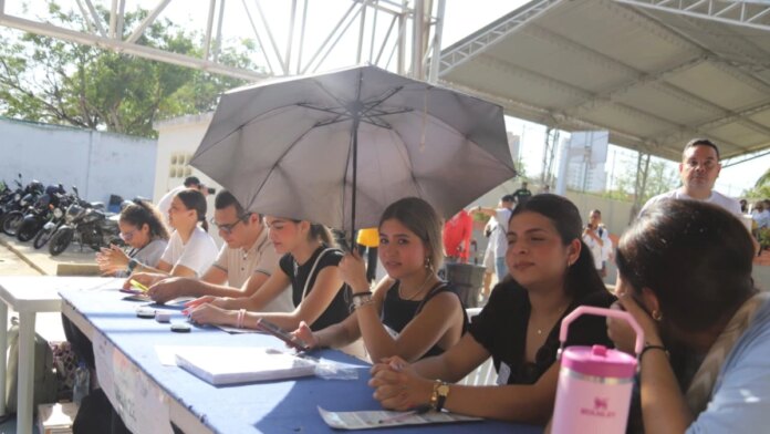 el-calor-marca-las-primeras-horas-de-las-presidenciales-en-barranquilla:-baja-afluencia-en-puestos-y-jurados-enfrentan-sensacion-termica-de-35-grados