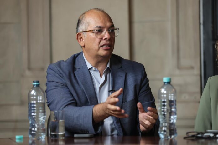 luis-miguel-castilla-desmiente-a-roberto-sanchez-sobre-pedro-francke:-“hemos-presenciado-a-un-mentiroso-compulsivo”