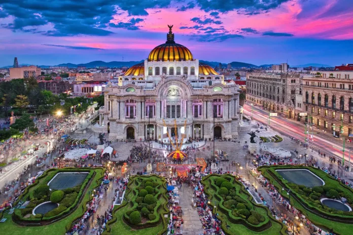 el-mercado-de-valores-de-mexico-retrocede-bruscamente-y-vuelve-a-estar-por-debajo-de-los-70.000