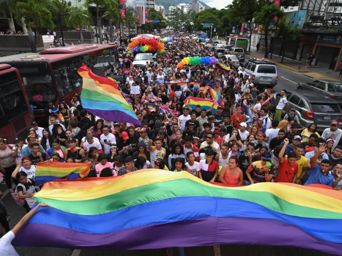 venezuela-abre-investigacion-tras-33-detenidos-en-redada-a-recinto-lgbt+