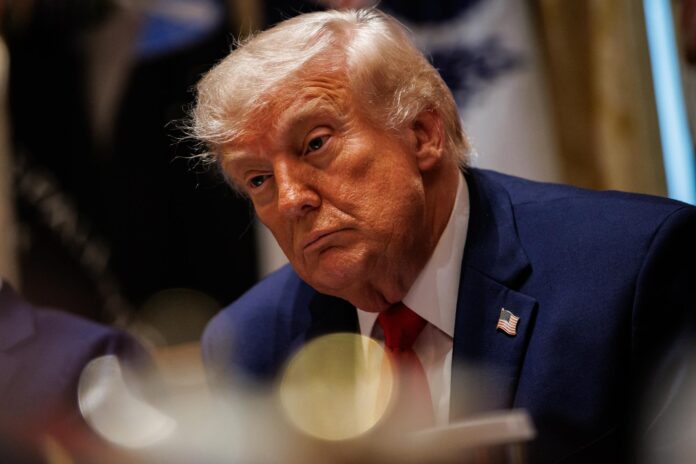 la-nueva-regla-de-trump-sobre-las-green-cards-golpea-a-la-migracion-legal
