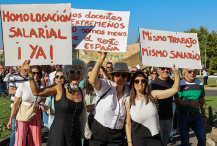 profesora-jubilada-resulto-herida-tras-ser-empujada-por-un-policia-durante-protesta-en-espana