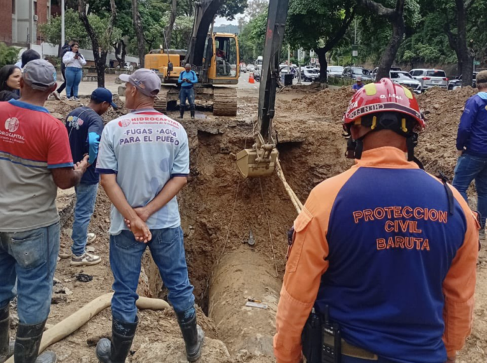 alcalde-de-baruta-anuncia-asfaltado-en-el-cafetal-tras-reparacion-de-tuberia-matriz