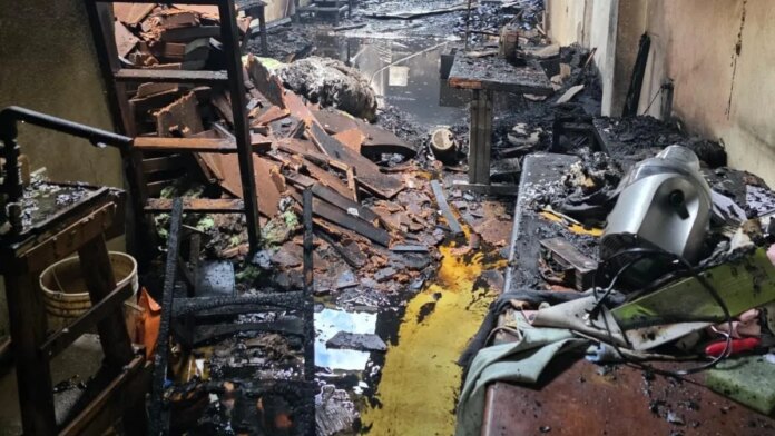 fuerte-incendio-en-una-tapiceria-y-fabrica-de-muebles-en-bucaramanga:-un-adulto-mayor-murio-tras-la-conflagracion,-ya-hay-identificacion