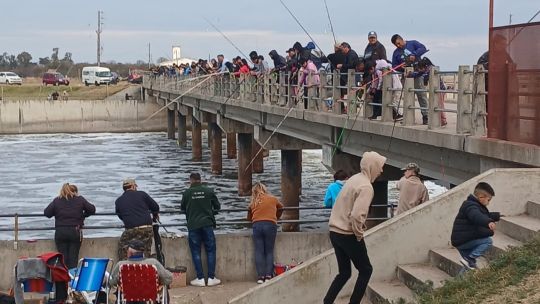 preocupacion-en-junin-por-la-pesca-indiscriminada-de-pejerreyes-en-laguna-de-gomez