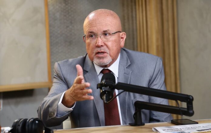 carlos-bruce:-“el-votar-blanco-o-viciado-es-decir-que-otros-deciden-por-mi”
