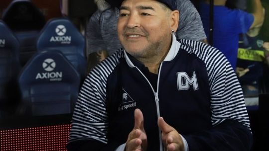 los-medicos-de-maradona-“nunca”-deberian-haber-permitido-la-atencion-domiciliaria,-segun-el-juicio
