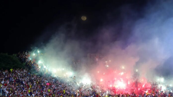 el-romelio-fue-una-sola-fiesta:-canticos,-banderas-y-euforia-rojiblanca-marcaron-una-noche-inolvidable-en-barranquilla