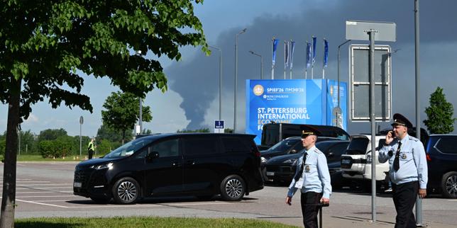 en-rusia,-drones-ucranianos-y-humos-grises-accueillent-les-hotes-de-poutine-a-son-forum-de-saint-petersbourg