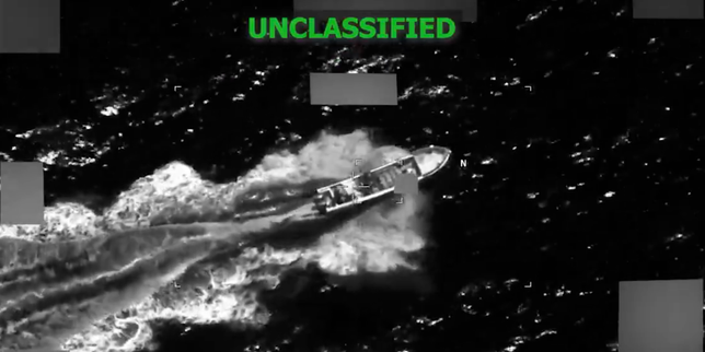 dos-hombres-juntos-por-un-frappe-americaine-sur-un-bateau-de-narcotrafiquants-presumes-dans-le-pacifique