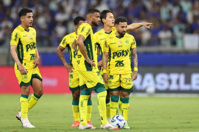 mirassol,-un-pequeno-club-brasileno-que-se-enfrenta-al-descenso-en-casa-y-a-octavos-de-final-en-el-extranjero