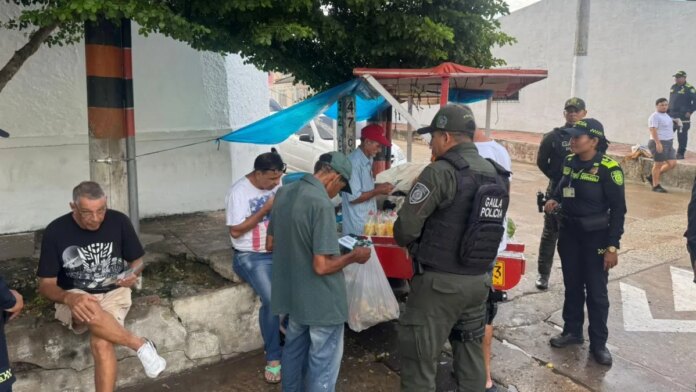 golpe-del-gaula-a-‘los-costenos’-y-‘los-pepes’:-11-capturados-por-extorsion-y-microtrafico;-incautan-dinero,-drogas-y-panfletos-en-barranquilla