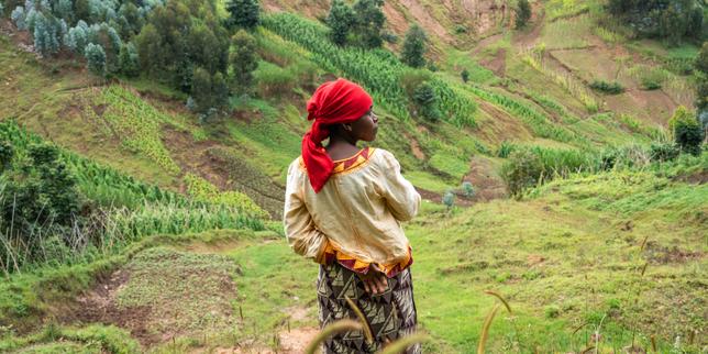 en-ruanda,-la-fleau-des-glissements-de-terreno:-«-aqui,-la-tierra-donne-et-reprend-»