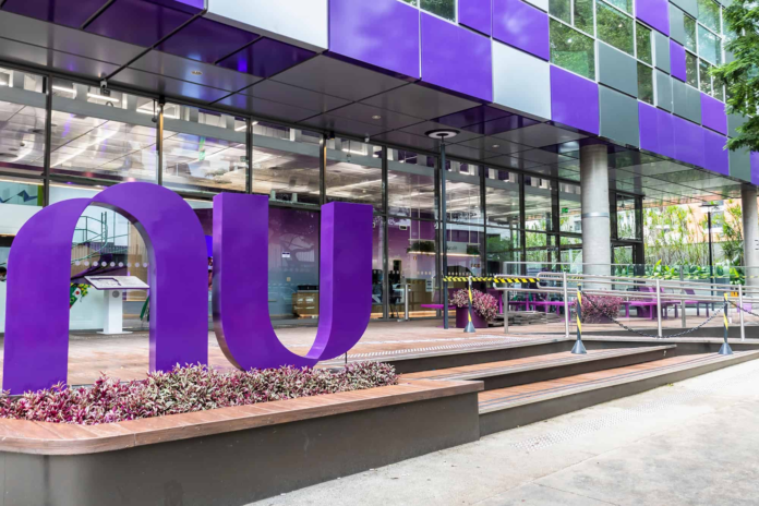 nubank-anuncia-recompra-de-1.000-millones-de-dolares-mientras-sus-acciones-languidecen-cerca-de-minimos-historicos