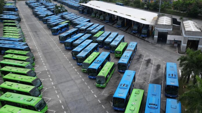 el-mio-recupera-terreno:-el-ambicioso-plan-que-promete-340-autobuses-para-reducir-esperas-y-mejorar-la-movilidad-de-los-calenos
