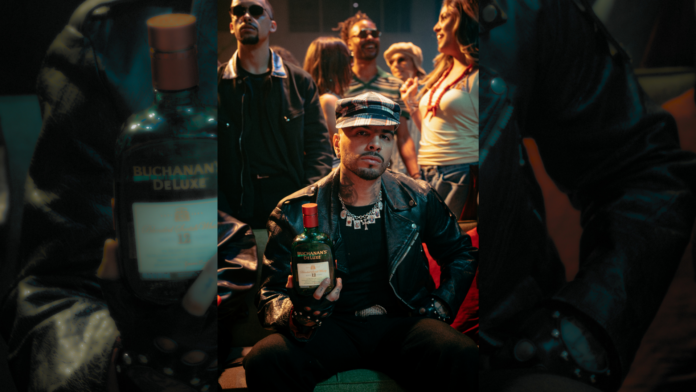 rauw-alejandro-y-buchanan’s-scotch-whisky-marcan-un-hito-rumbo-a-la-copa-mundial-de-la-fifa-con-el-estreno-de-«dando-vueltas»