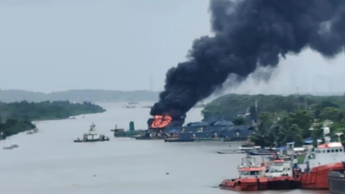 se-elevan-a-cinco-los-muertos-tras-explosion-de-una-barcaza-en-el-canal-del-dique,-en-zona-industrial-de-cartagena:-11-heridos-siguen-bajo-observacion