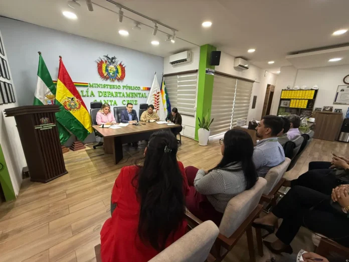 fiscalia-crucena-fortalece-la-coordinacion-interna-para-optimizar-la-gestion