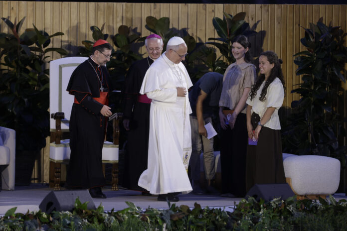 papa-leon-xiv-durante-visita-a-centro-para-personas-sin-hogar-en-madrid:-“la-caridad-no-admite-demoras”