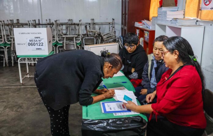 elecciones-en-peru:-segunda-vuelta-entre-fujimori-y-sanchez-para-elegir-al-noveno-presidente-del-pais-en-10-anos