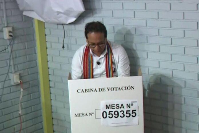 roberto-sanchez-emitio-su-voto-en-el-colegio-de-san-borja