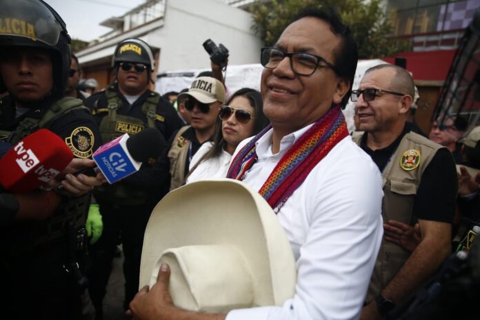 roberto-sanchez-tras-resultados-a-boca-de-urna:-“hay-un-empate-estadistico-(…)-viene-ahora-el-trabajo-en-la-defensa-del-voto-de-nuestras-regiones”