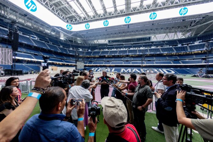 unos-70.000-fieles-y-religiosos-recibiran-este-lunes-al-papa-leon-xiv-en-el-bernabeu