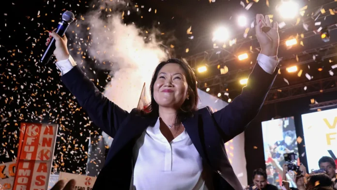 fujimori-lidera-segunda-vuelta-en-peru-mientras-sanchez-se-niega-a-ceder