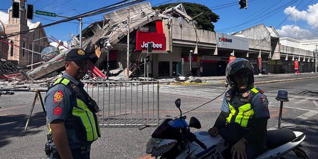 aux-filipinas,-au-moins-quinze-morts-dans-un-puissant-seisme,-alerte-au-tsunami-dans-le-pacifique