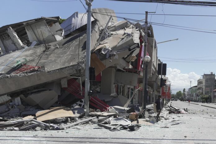 sube-a-14-la-cifra-de-muertos-por-terremoto-de-7,8-en-filipinas