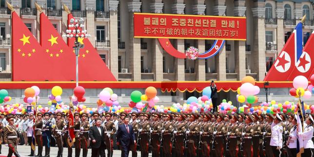 xi-jinping,-quien-veut-porter-las-relaciones-entre-la-china-y-la-corea-del-norte-«vers-de-nouveaux-sommets»,-apela-a-«renforcer-leurs-echanges»