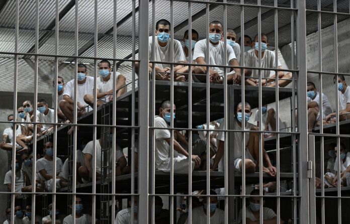 el-salvador-registra-hacinamiento-de-261%-en-sus-carceles,-segun-ente-de-derechos-humanos