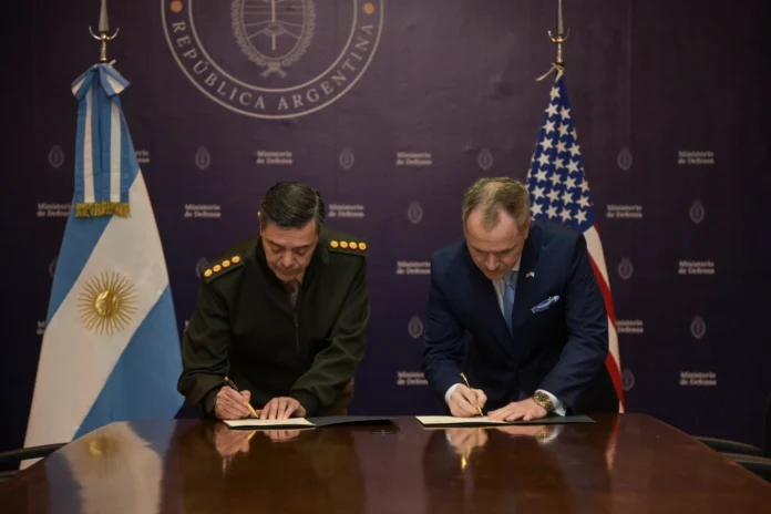argentina-y-estados-unidos-firman-acuerdo-de-defensa-sobre-combustible-militar-y-drones