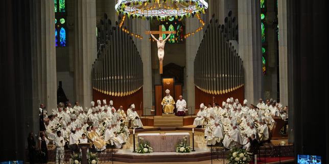 en-barcelona,-​​leon-xiv-voit-dans-la-basilica-de-la-sagrada-familia-un-«fare»-para-la-evangelizacion