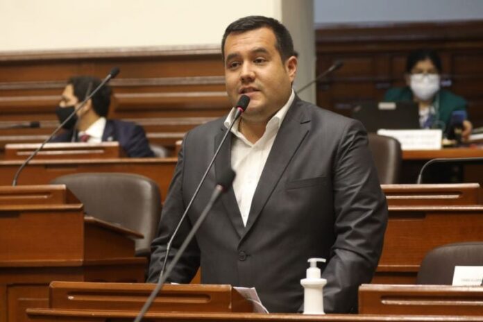ejecutivo-acepta-renuncia-de-franco-salinas-como-viceministro-de-derechos-humanos-y-acceso-a-la-justicia